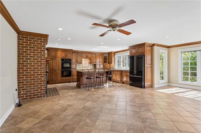 10 W Governor DR, Newport News, VA 23602