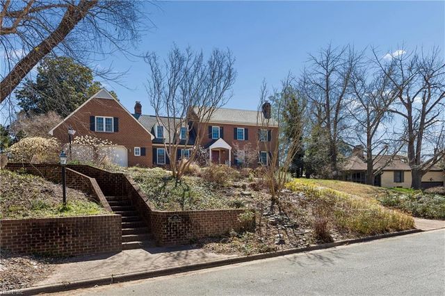 10 W Governor DR, Newport News, VA 23602