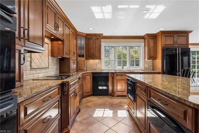 10 W Governor DR, Newport News, VA 23602