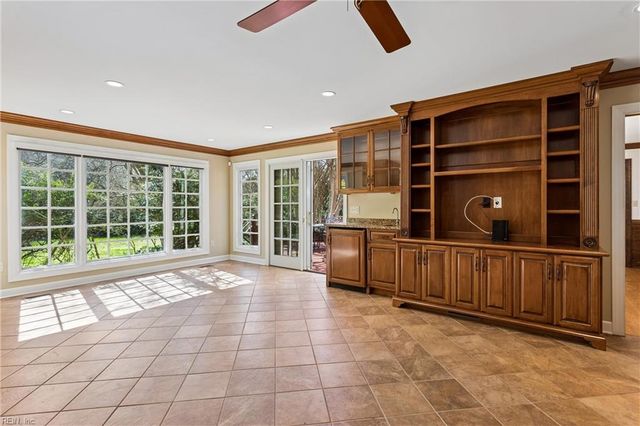 10 W Governor DR, Newport News, VA 23602