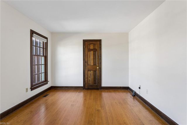 10 W Governor DR, Newport News, VA 23602