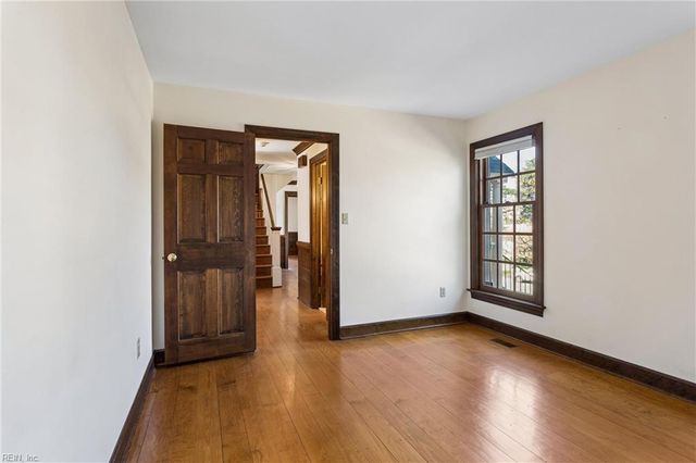 10 W Governor DR, Newport News, VA 23602