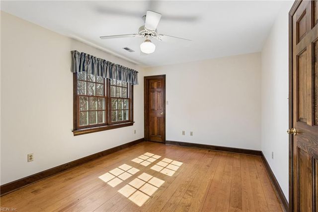 10 W Governor DR, Newport News, VA 23602