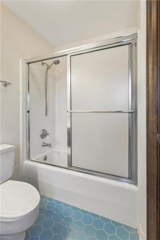 10 W Governor DR, Newport News, VA 23602