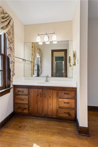 10 W Governor DR, Newport News, VA 23602