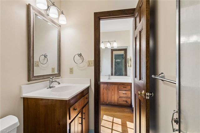 10 W Governor DR, Newport News, VA 23602