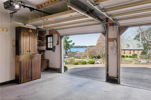 10 W Governor DR, Newport News, VA 23602