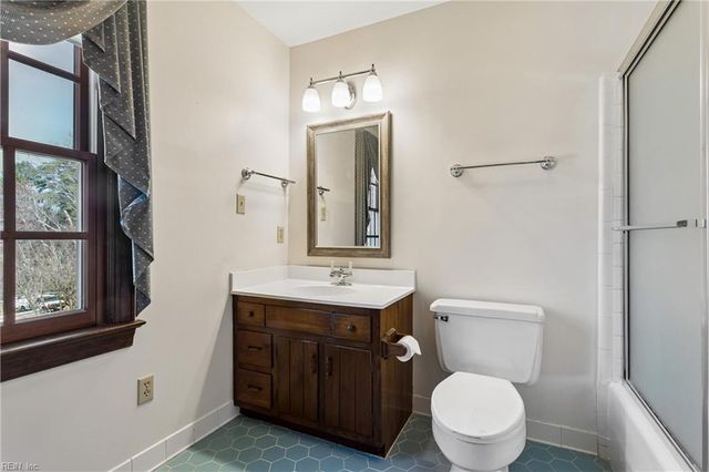 10 W Governor DR, Newport News, VA 23602