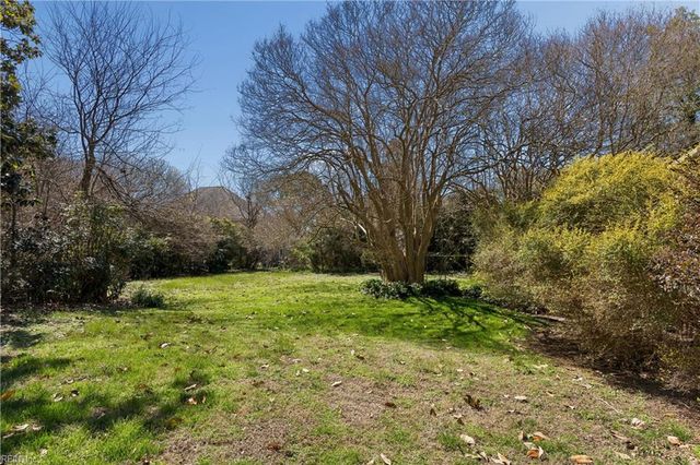 10 W Governor DR, Newport News, VA 23602