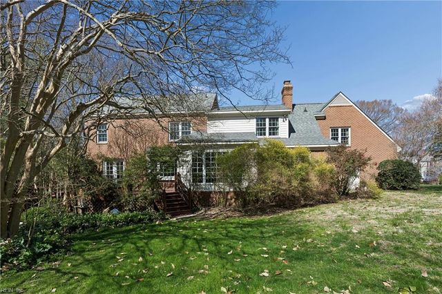 10 W Governor DR, Newport News, VA 23602