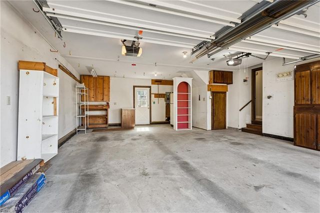 10 W Governor DR, Newport News, VA 23602