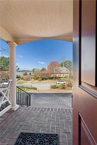 10 W Governor DR, Newport News, VA 23602