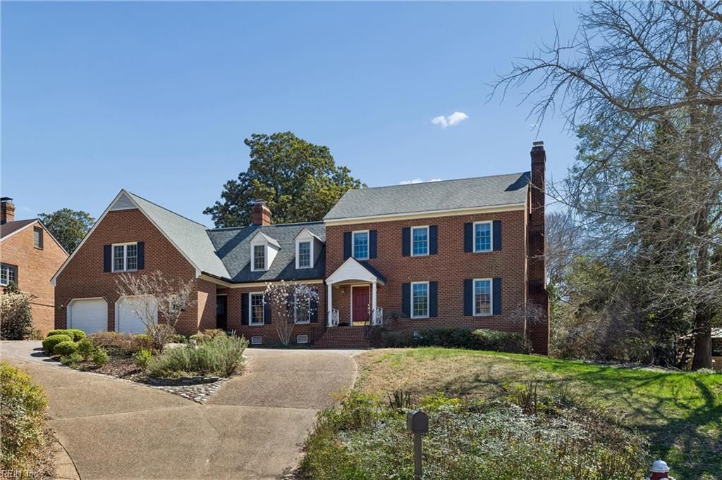 10 W Governor DR, Newport News, VA 23602