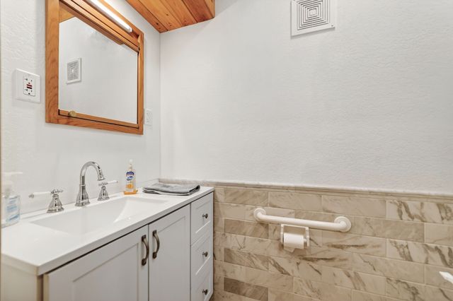 858 County Road 1006, Celeste, TX 75423