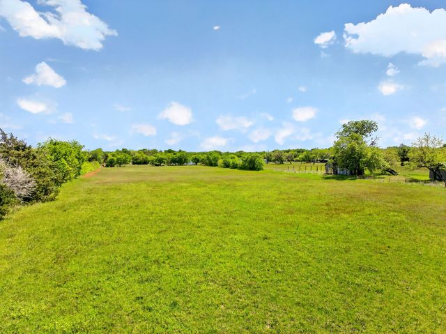 858 County Road 1006, Celeste, TX 75423