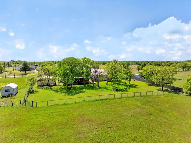 858 County Road 1006, Celeste, TX 75423
