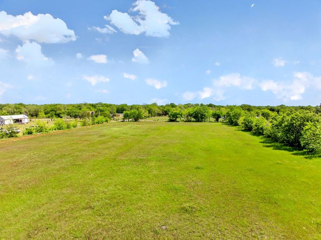 858 County Road 1006, Celeste, TX 75423