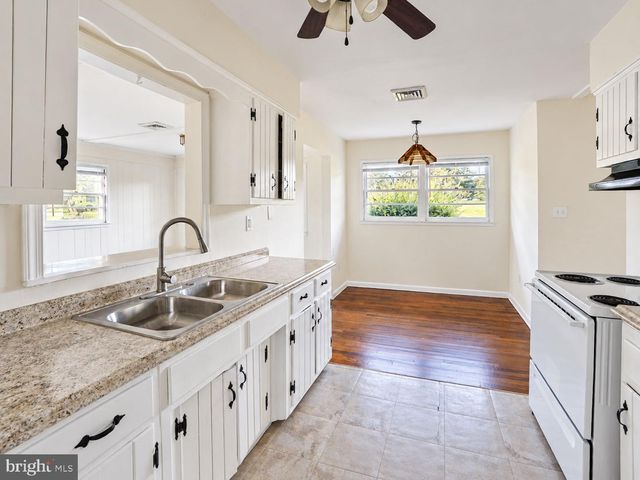 8614 LINTON HALL RD, Bristow, VA 20136