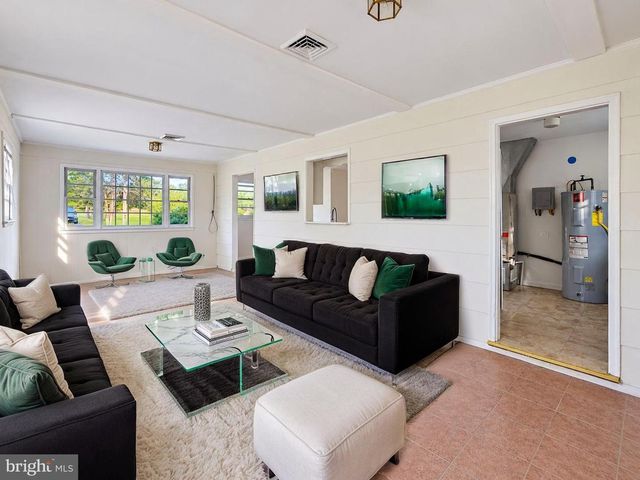 8614 LINTON HALL RD, Bristow, VA 20136