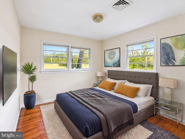 8614 LINTON HALL RD, Bristow, VA 20136
