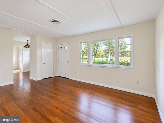 8614 LINTON HALL RD, Bristow, VA 20136