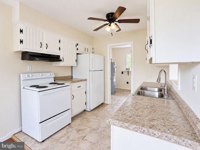 8614 LINTON HALL RD, Bristow, VA 20136
