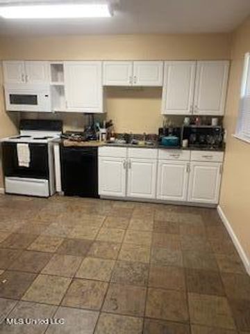 56 Holly Circle, Gulfport, MS 39501