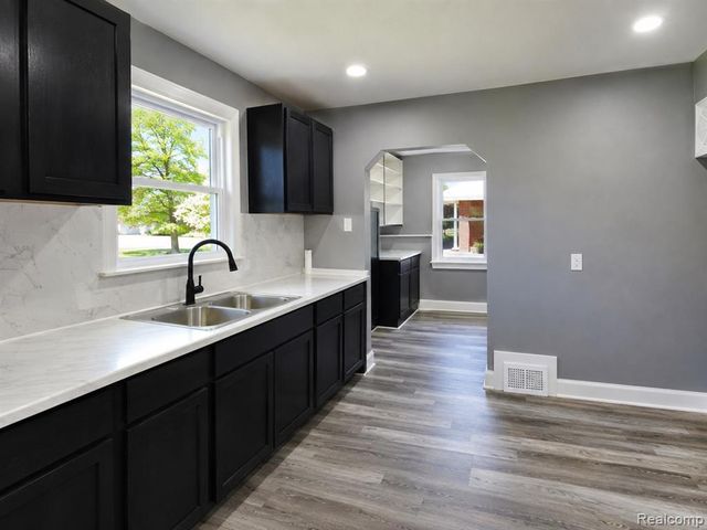 14205 Strathmoor Street, Detroit, MI 48227