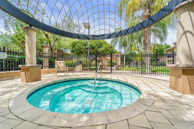 1109 NORMANDY TRACE ROAD 1109, Tampa, FL 33602