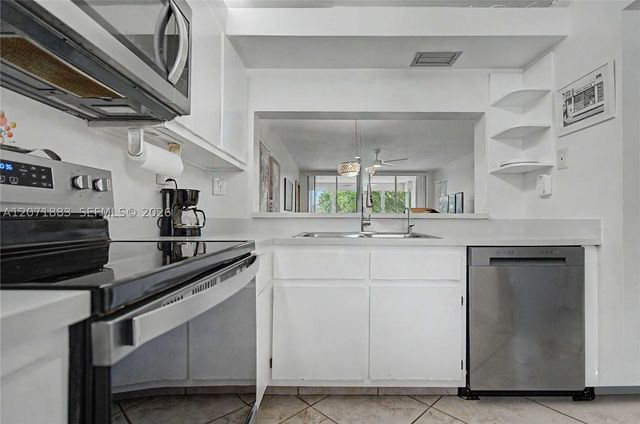 9520 Seagrape Dr 205, Davie, FL 33324