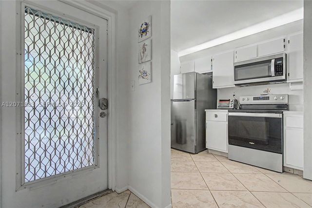 9520 Seagrape Dr 205, Davie, FL 33324