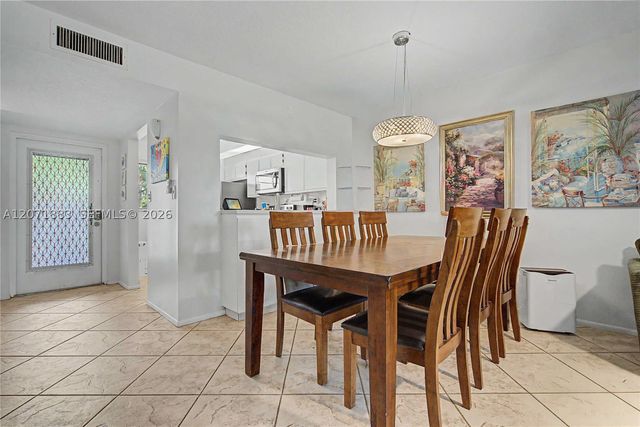 9520 Seagrape Dr 205, Davie, FL 33324