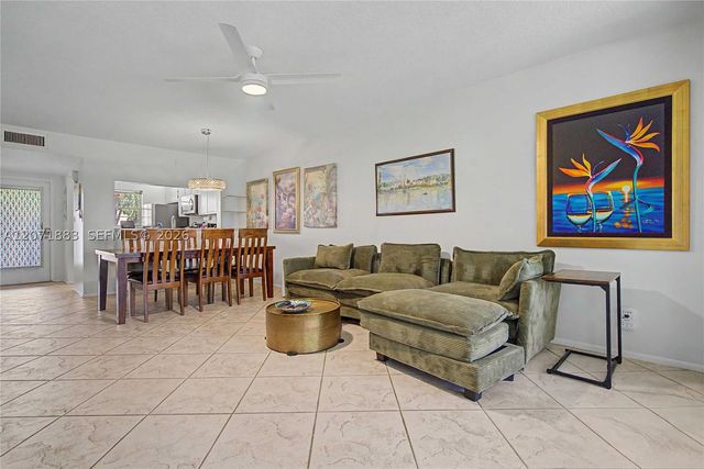 9520 Seagrape Dr 205, Davie, FL 33324