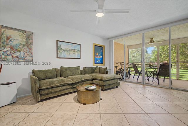 9520 Seagrape Dr 205, Davie, FL 33324