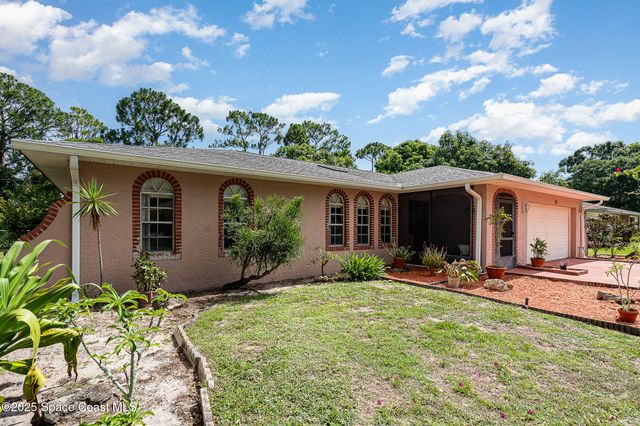 755 Haftez Street NE, Palm Bay, FL 32907