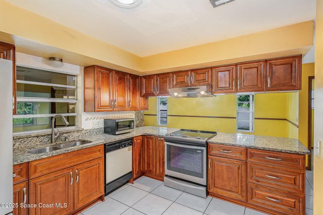 755 Haftez Street NE, Palm Bay, FL 32907