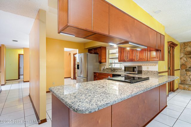 755 Haftez Street NE, Palm Bay, FL 32907