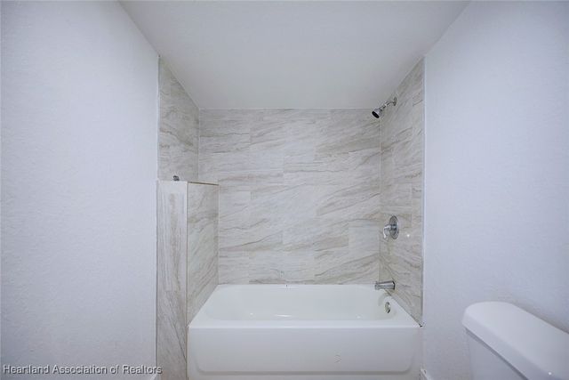 915 S Waldron Avenue, Avon Park, FL 33825