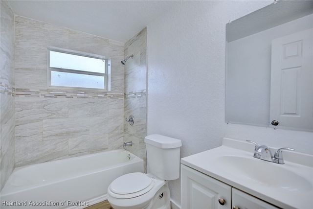 915 S Waldron Avenue, Avon Park, FL 33825