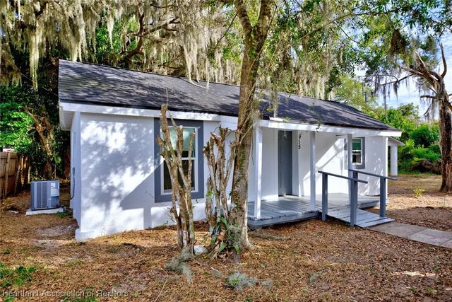 915 S Waldron Avenue, Avon Park, FL 33825
