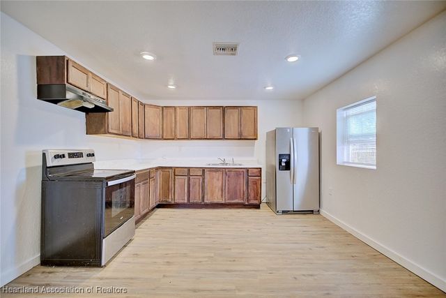 915 S Waldron Avenue, Avon Park, FL 33825