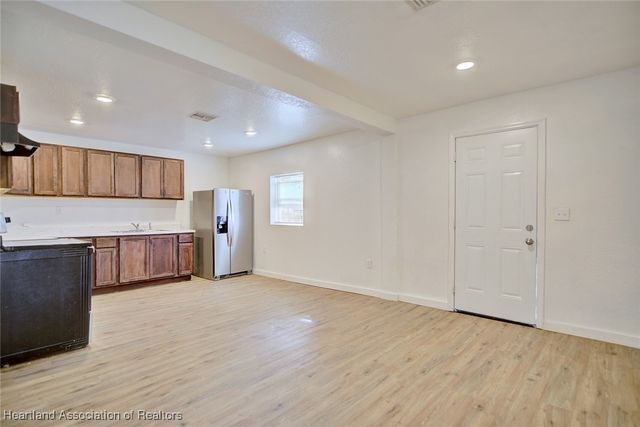 915 S Waldron Avenue, Avon Park, FL 33825