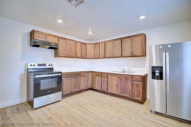 915 S Waldron Avenue, Avon Park, FL 33825