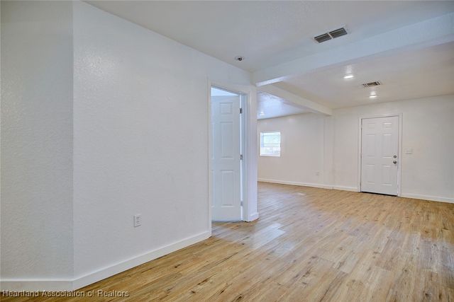 915 S Waldron Avenue, Avon Park, FL 33825