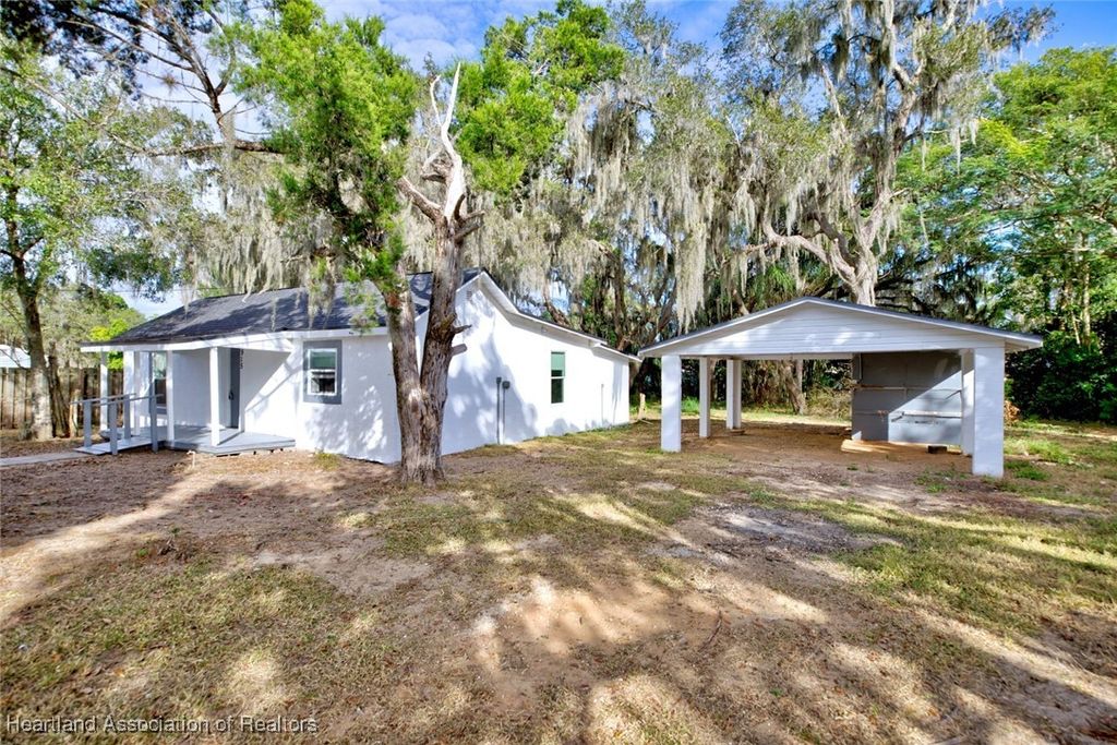 915 S Waldron Avenue, Avon Park, FL 33825