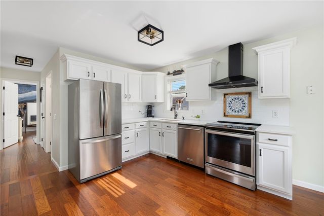 121 Spofford Avenue, Warwick, RI 02888