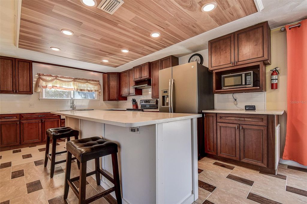 Image 15 of property listing at 505 RIVERVIEW LANE, Tarpon Springs, FL 34689