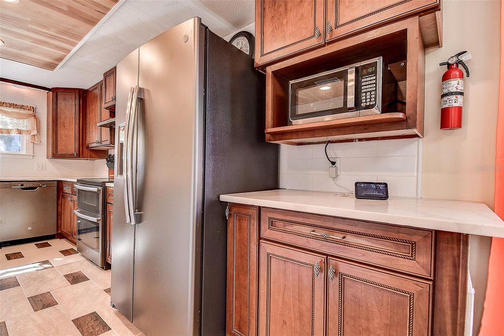 Image 17 of property listing at 505 RIVERVIEW LANE, Tarpon Springs, FL 34689