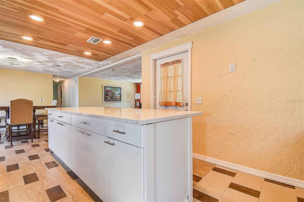 Image 20 of property listing at 505 RIVERVIEW LANE, Tarpon Springs, FL 34689