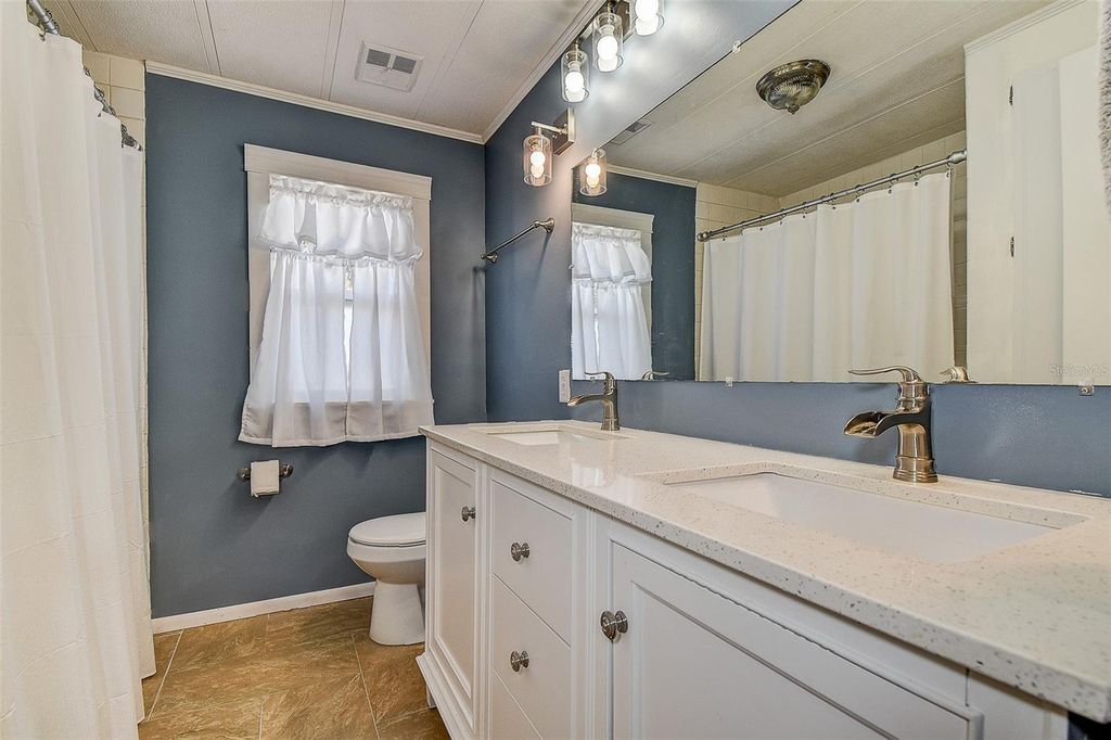 Image 22 of property listing at 505 RIVERVIEW LANE, Tarpon Springs, FL 34689